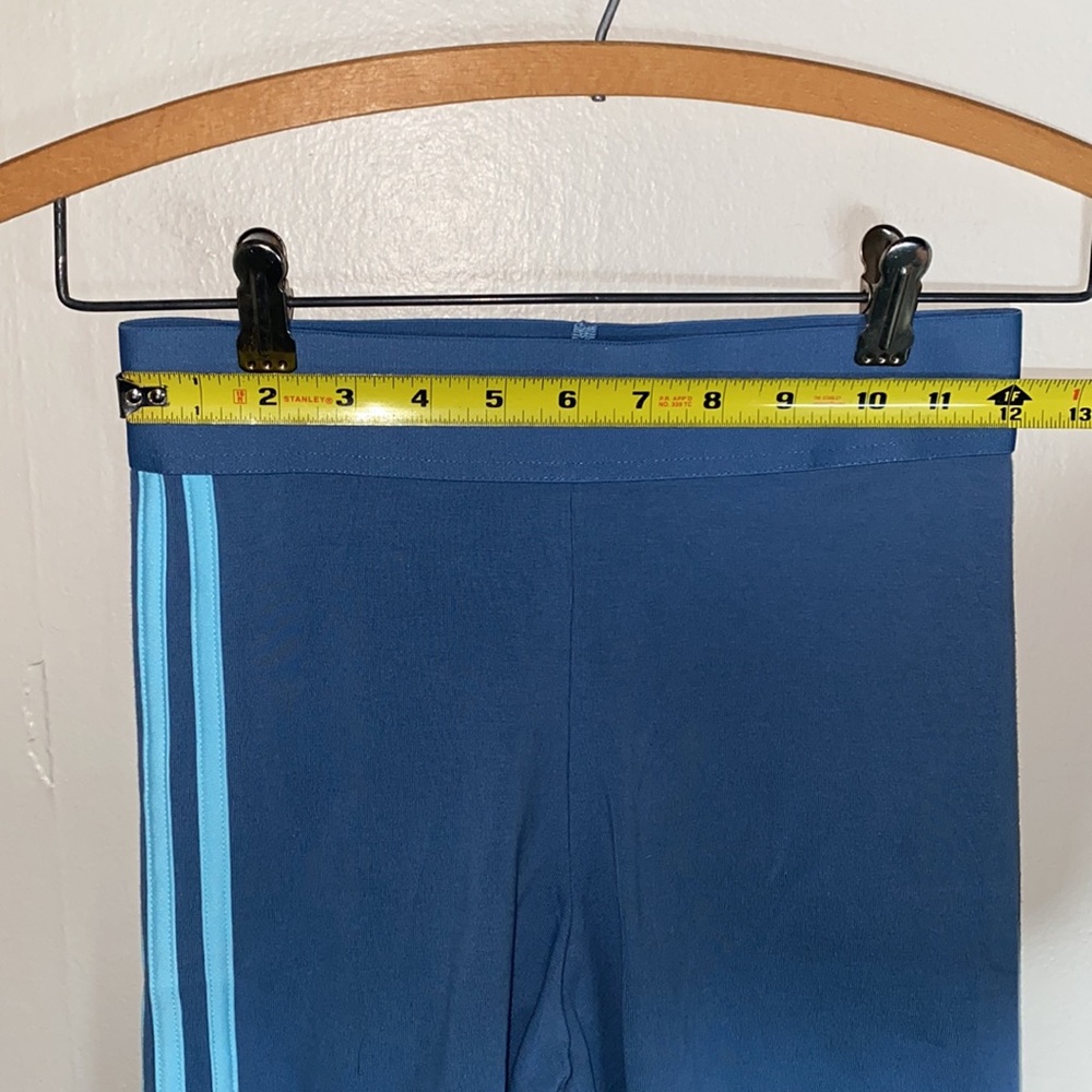 🎱Adidas Women's Shorts Adidas Gradient Logo Bike Shorts! - Picture 5 of 8